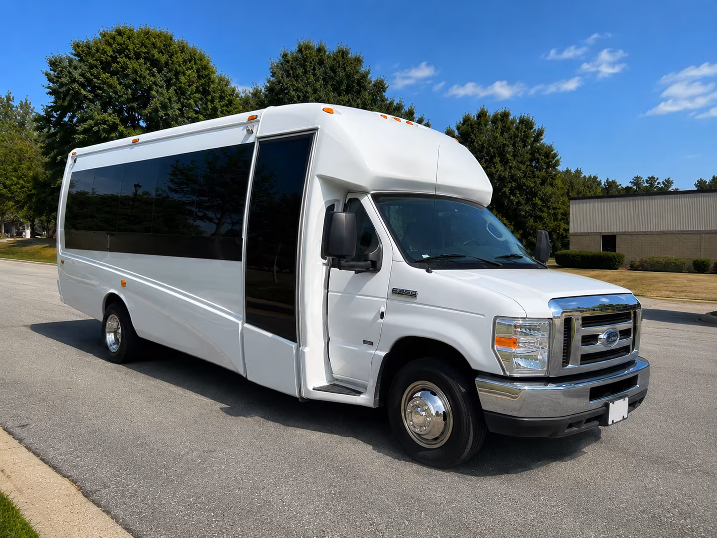 corporate airport transfer buses to and from john glenn columbus international airport
