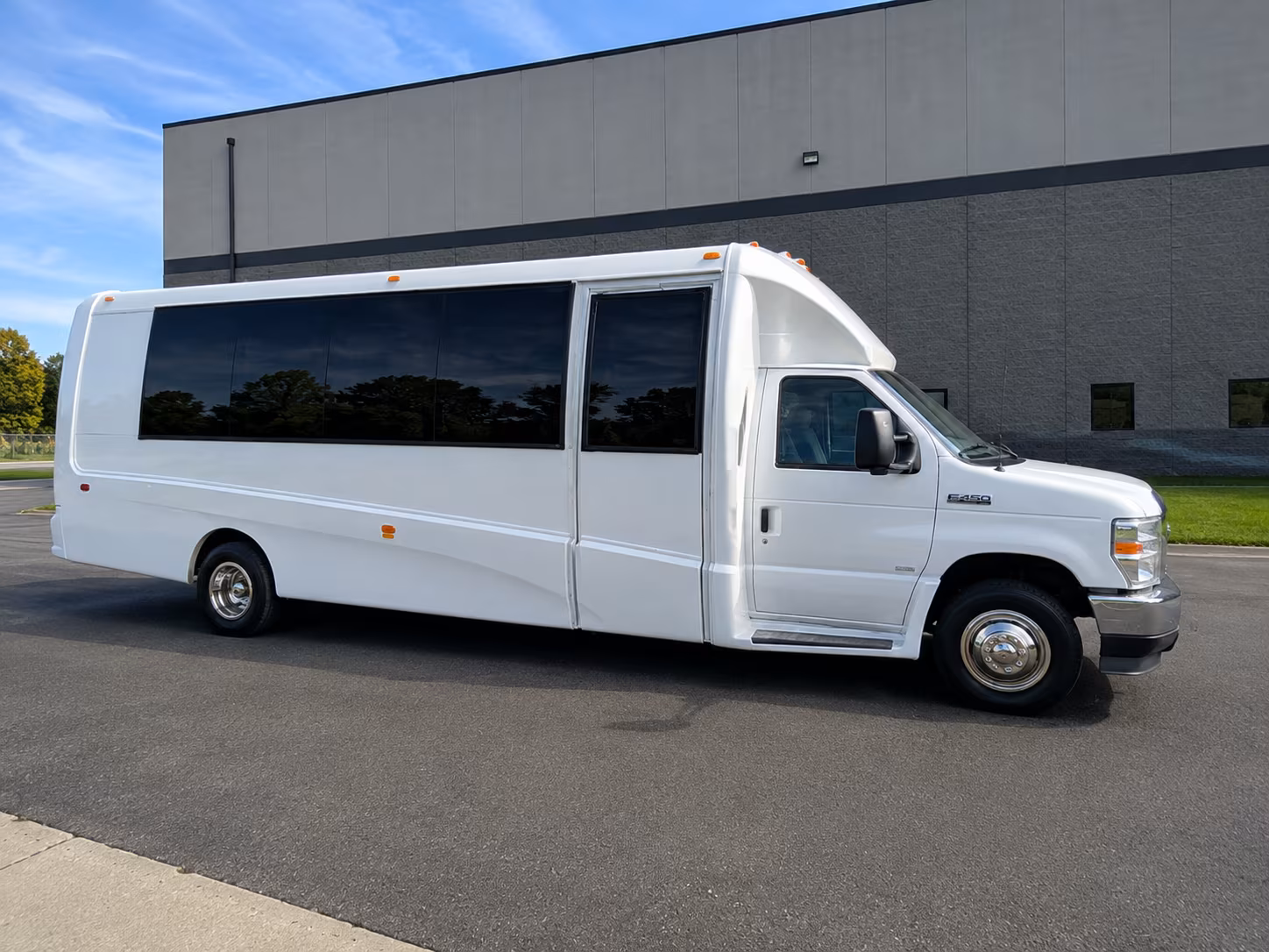 hotel to venue shuttle buses for columbus corporate groups
